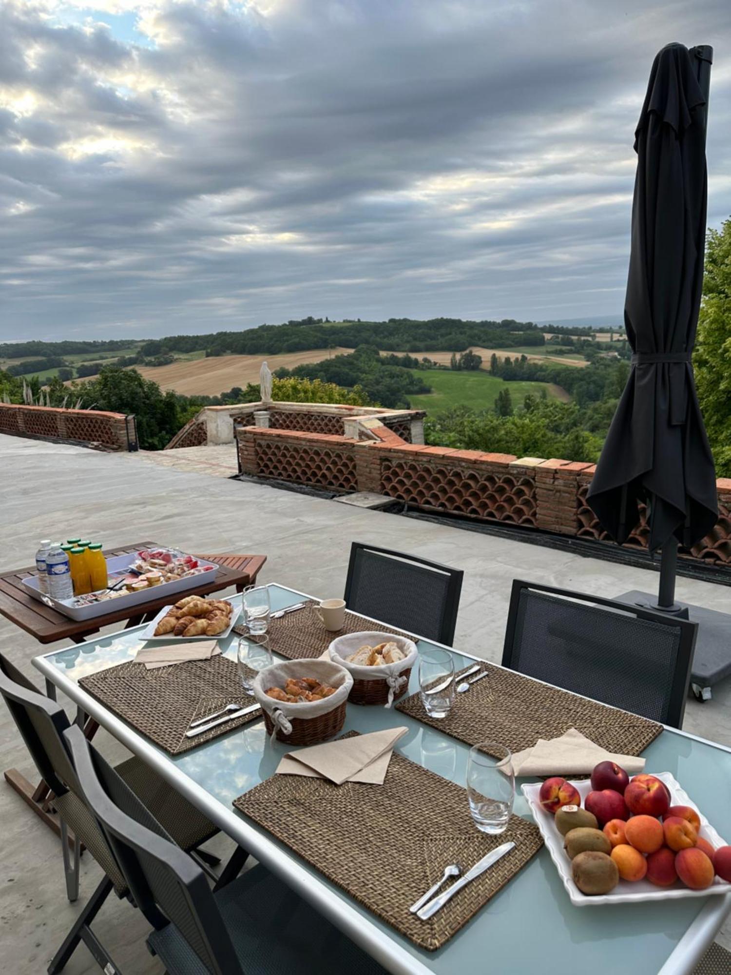 Bed and Breakfast Les Trois Terrasses Montpezat-de-Quercy Exterior foto